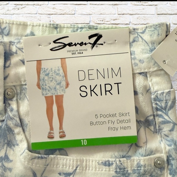 NWT Women's Seven7 Jean Denim Skirt Size 10 - White with Blue Flowers - Picture 3 of 5
